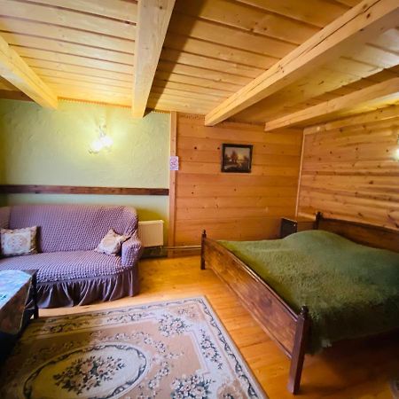 Садиба "У Чубчика" Hotel Yaremche Bagian luar foto